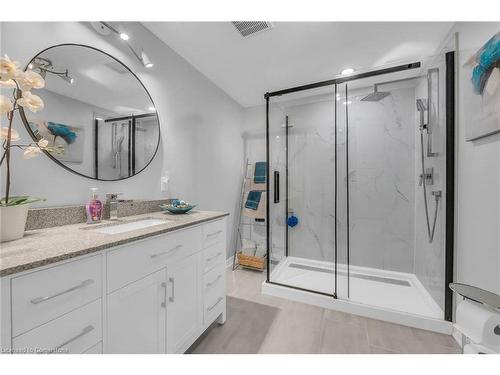 42 Ross Street, Caledonia, ON - Indoor Photo Showing Bathroom