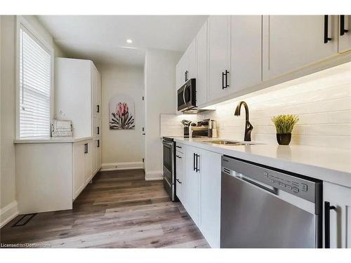 5 Florence Street, Hamilton, ON - Indoor Photo Showing Kitchen