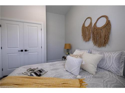 5 Florence Street, Hamilton, ON - Indoor Photo Showing Bedroom