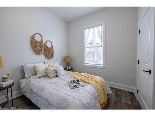 5 Florence Street, Hamilton, ON - Indoor Photo Showing Bedroom