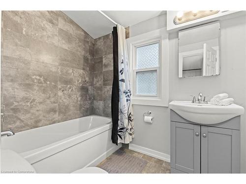 735 Upper Gage Avenue, Hamilton, ON - Indoor Photo Showing Bathroom