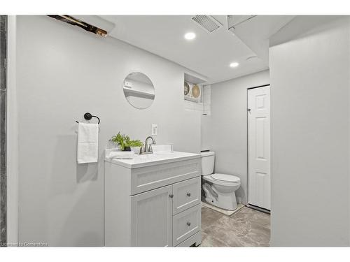 735 Upper Gage Avenue, Hamilton, ON - Indoor Photo Showing Bathroom