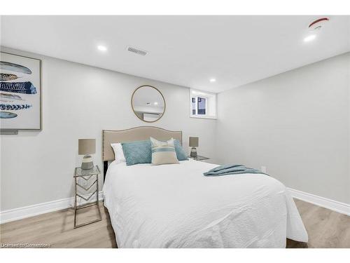 Lower-541 East 16Th Street, Hamilton, ON - Indoor Photo Showing Bedroom