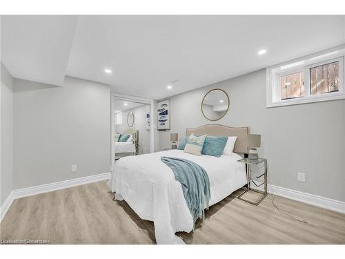 Lower-541 East 16Th Street, Hamilton, ON - Indoor Photo Showing Bedroom