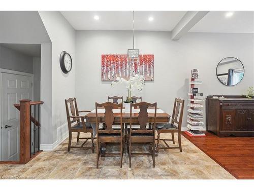 16-218 Plains Road E, Burlington, ON - Indoor Photo Showing Dining Room