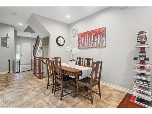 16-218 Plains Road E, Burlington, ON - Indoor Photo Showing Dining Room