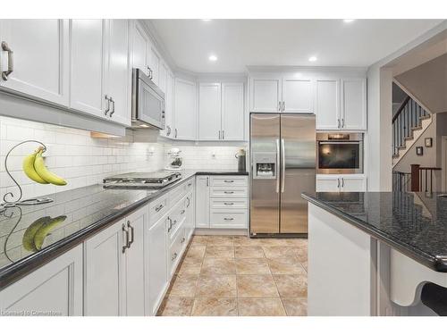 16-218 Plains Road E, Burlington, ON - Indoor Photo Showing Kitchen With Upgraded Kitchen