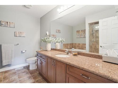 16-218 Plains Road E, Burlington, ON - Indoor Photo Showing Bathroom