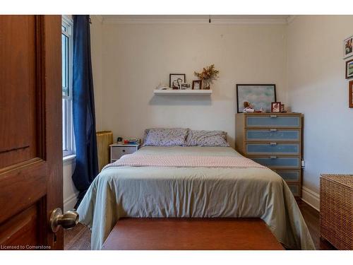 81 Dunsmure Road, Hamilton, ON - Indoor Photo Showing Bedroom