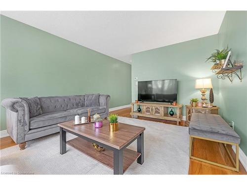 25-100 St. Andrews Court, Hamilton, ON - Indoor Photo Showing Living Room