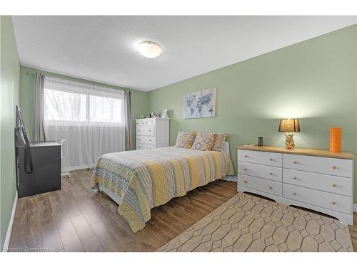 25-100 St. Andrews Court, Hamilton, ON - Indoor Photo Showing Bedroom