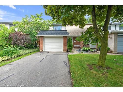 25-100 St. Andrews Court, Hamilton, ON - Outdoor