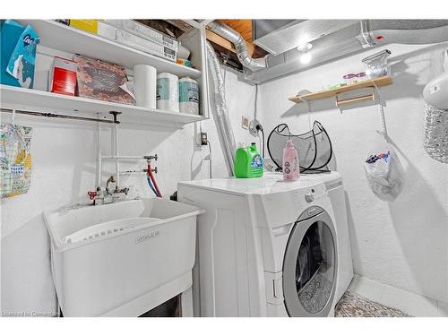 25-100 St. Andrews Court, Hamilton, ON - Indoor Photo Showing Laundry Room