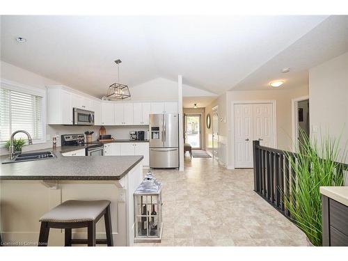 12-17 Riverside Circle, Smithville, ON - Indoor Photo Showing Kitchen With Double Sink