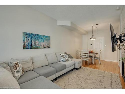 59-1169 Dorval Drive, Oakville, ON - Indoor Photo Showing Living Room