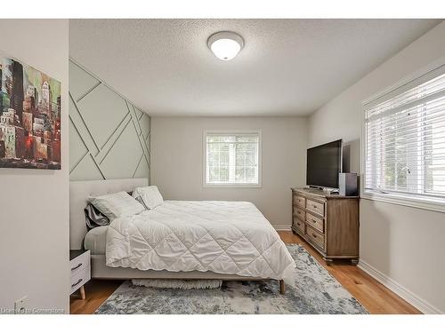 59-1169 Dorval Drive, Oakville, ON - Indoor Photo Showing Bedroom