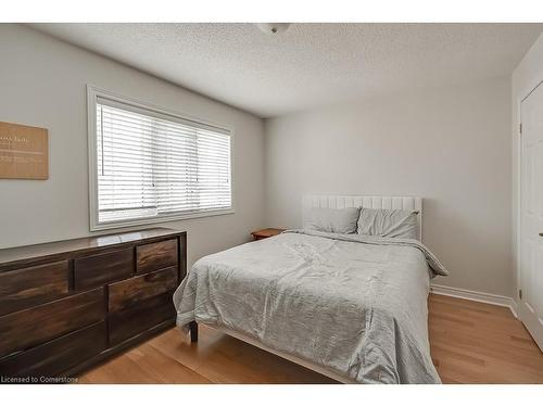 59-1169 Dorval Drive, Oakville, ON - Indoor Photo Showing Bedroom