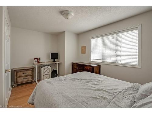 59-1169 Dorval Drive, Oakville, ON - Indoor Photo Showing Bedroom