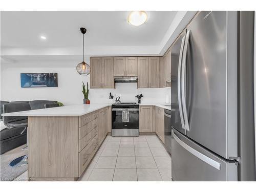 212-5 Hamilton Street N, Waterdown, ON - Indoor Photo Showing Kitchen With Upgraded Kitchen