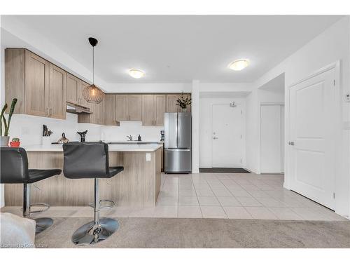 212-5 Hamilton Street N, Waterdown, ON - Indoor Photo Showing Kitchen