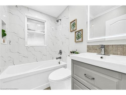 Upper-541 East 16Th Street, Hamilton, ON - Indoor Photo Showing Bathroom