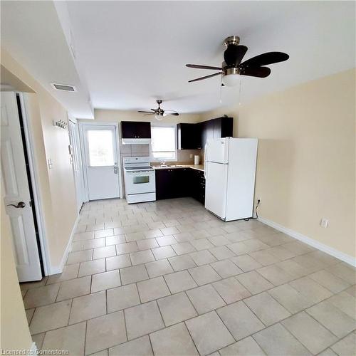 U#2-91 Centennial Parkway S, Stoney Creek, ON - Indoor Photo Showing Kitchen