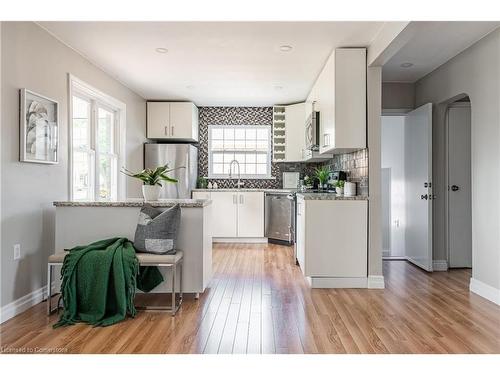 7 Battersea Avenue, St. Catharines, ON - Indoor Photo Showing Kitchen