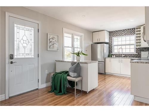 7 Battersea Avenue, St. Catharines, ON - Indoor Photo Showing Kitchen