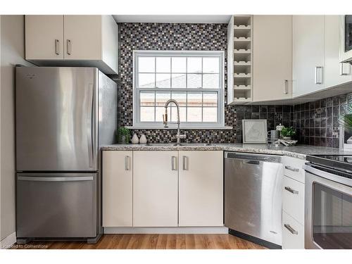 7 Battersea Avenue, St. Catharines, ON - Indoor Photo Showing Kitchen