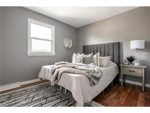 7 Battersea Avenue, St. Catharines, ON - Indoor Photo Showing Bedroom