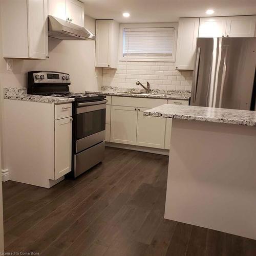 7 Battersea Avenue, St. Catharines, ON - Indoor Photo Showing Kitchen With Upgraded Kitchen