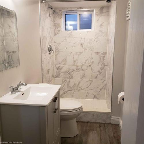 7 Battersea Avenue, St. Catharines, ON - Indoor Photo Showing Bathroom