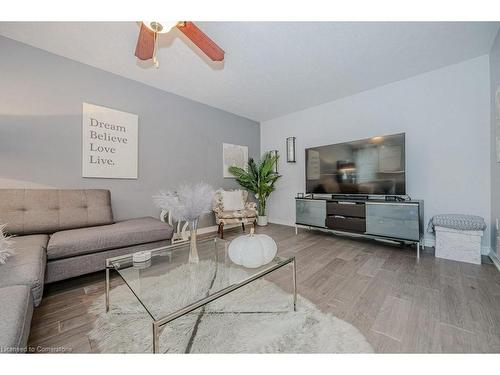 260 Chesley Street, Hamilton, ON - Indoor Photo Showing Living Room