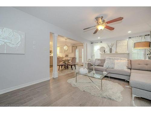 260 Chesley Street, Hamilton, ON - Indoor Photo Showing Living Room