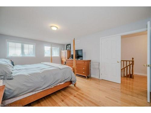 260 Chesley Street, Hamilton, ON - Indoor Photo Showing Bedroom