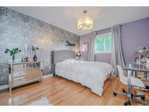 260 Chesley Street, Hamilton, ON - Indoor Photo Showing Bedroom