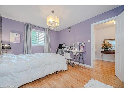 260 Chesley Street, Hamilton, ON - Indoor Photo Showing Bedroom