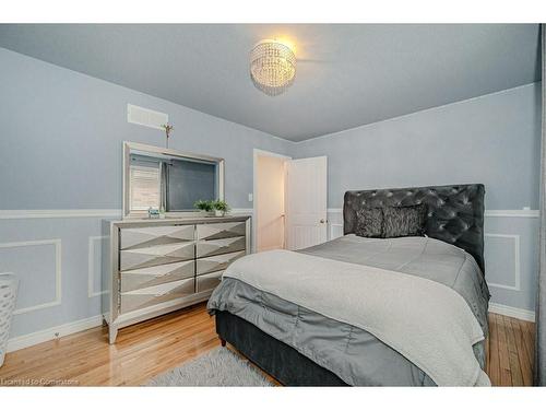 260 Chesley Street, Hamilton, ON - Indoor Photo Showing Bedroom