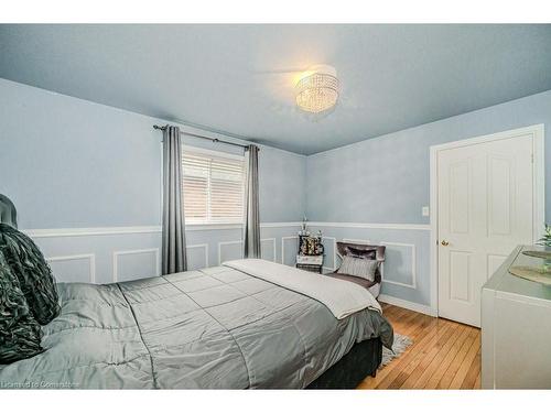 260 Chesley Street, Hamilton, ON - Indoor Photo Showing Bedroom