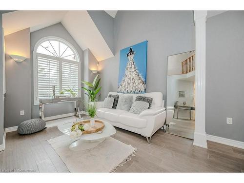 260 Chesley Street, Hamilton, ON - Indoor Photo Showing Living Room