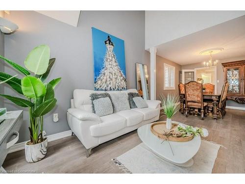 260 Chesley Street, Hamilton, ON - Indoor Photo Showing Living Room