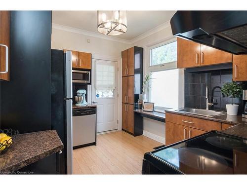 78 Gage Avenue S, Hamilton, ON - Indoor Photo Showing Kitchen