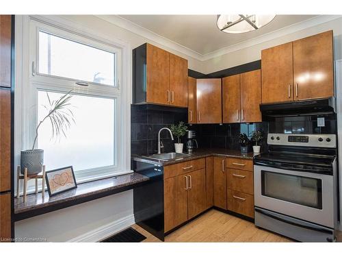 78 Gage Avenue S, Hamilton, ON - Indoor Photo Showing Kitchen