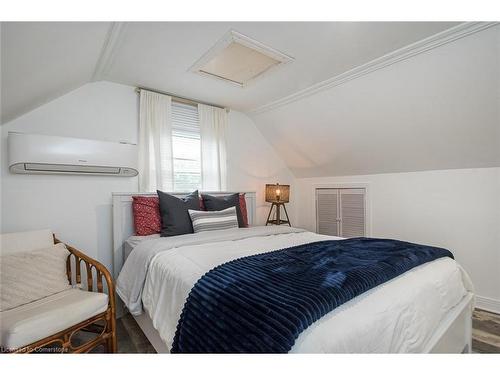 78 Gage Avenue S, Hamilton, ON - Indoor Photo Showing Bedroom