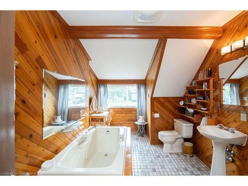 341 Clarendon Drive, Ancaster, ON - Indoor Photo Showing Bathroom