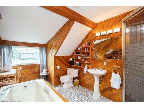 341 Clarendon Drive, Ancaster, ON - Indoor Photo Showing Bathroom