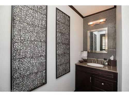 341 Clarendon Drive, Ancaster, ON - Indoor Photo Showing Bathroom