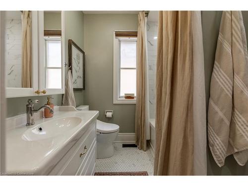 155 Catharine Street S, Hamilton, ON - Indoor Photo Showing Bathroom