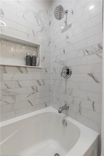 155 Catharine Street S, Hamilton, ON - Indoor Photo Showing Bathroom