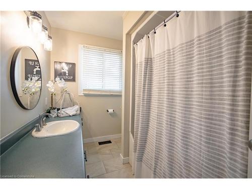 6 Stella Street, Pelham, ON - Indoor Photo Showing Bathroom